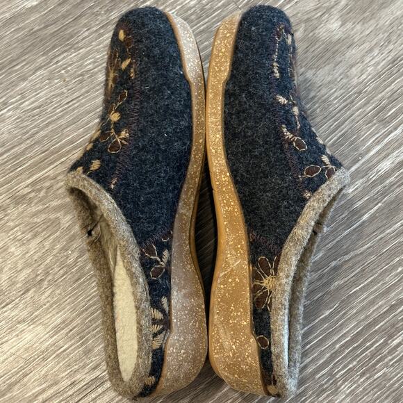 Taos Woolderness II Clog Slippers Charcoal Wool Floral Embroidery Cozycore 7-7.5 - Picture 6 of 9